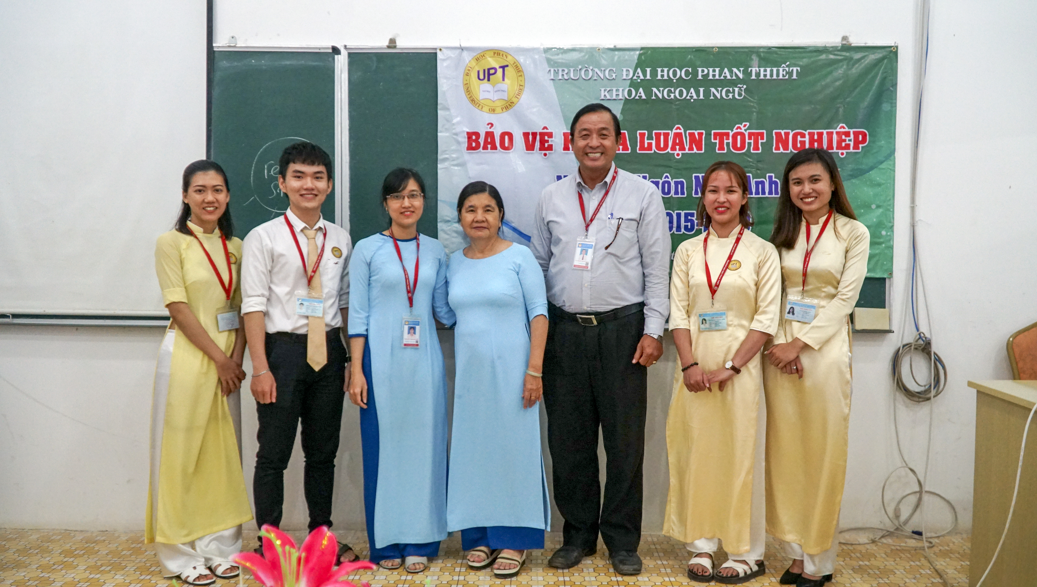 LỄ BẢO VỆ KHÓA LUẬN TỐT NGHIỆP NGÀNH NGÔN NGỮ ANH