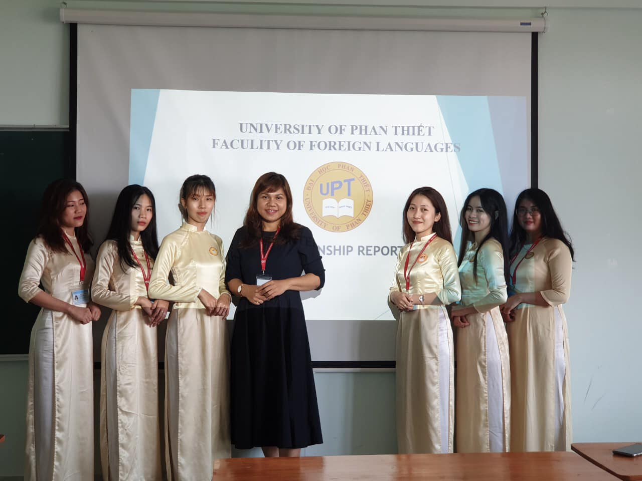 Bảo vệ thành công báo cáo Tốt Nghiệp sinh viên khóa 2016 ĐH Ngôn ngữ Anh